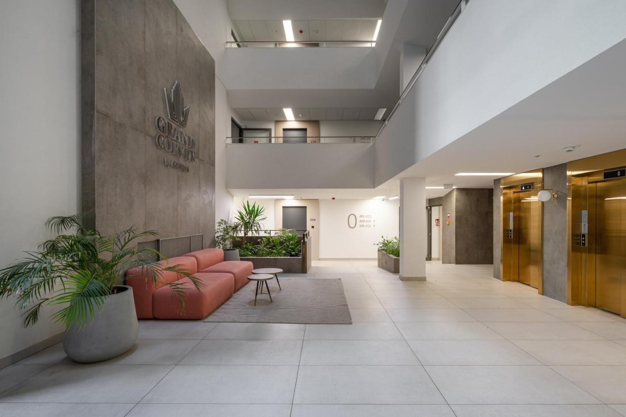Grand Corvin Studio With Balcony Budapeste Exterior foto